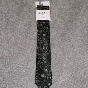 Goodfellow & Co Green / Light Pink Floral Skinny Necktie